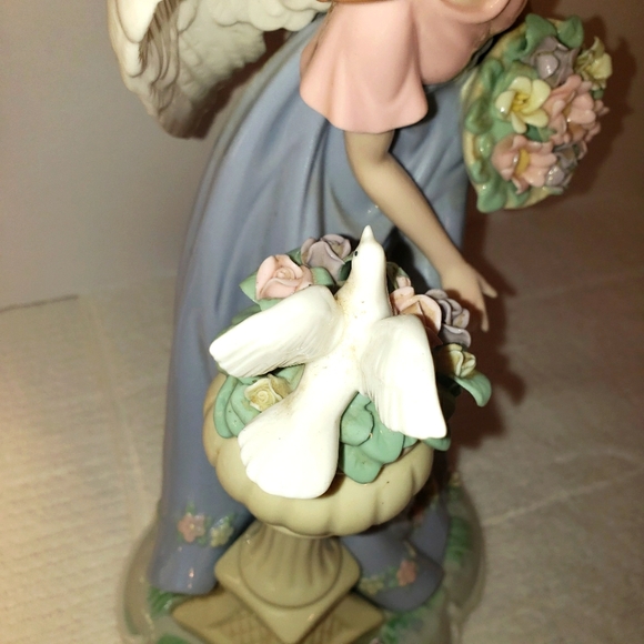 12" Porcelain Angel Hand-painted 2006 Holiday Collection Members Mark - Picture 5 of 13